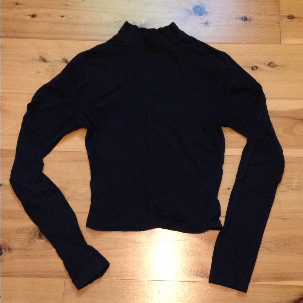 Black long sleeve crop top turtleneck